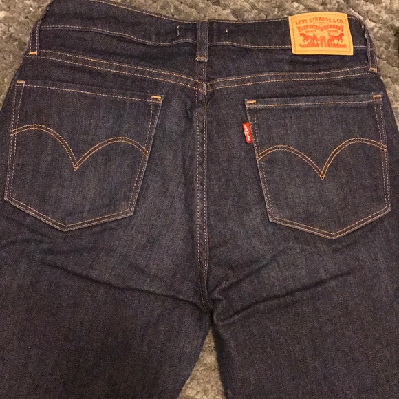 712 Slim Levi Jeans - Picture 3 of 4